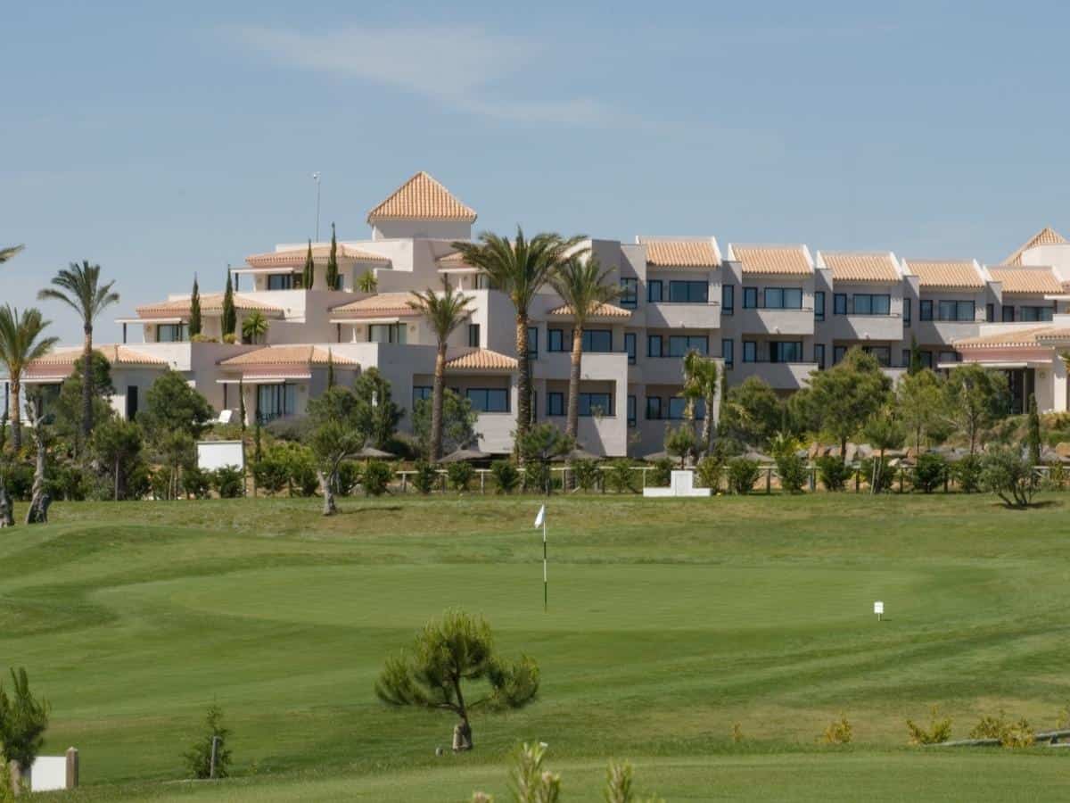 Hotel on Golf Course. What Types Of Accommodation Do Pro Golfers Stay In During Tournaments?